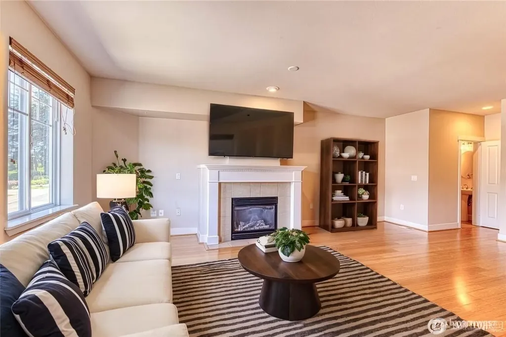5583 Lakemont Boulevard SE Bellevue WA 98006