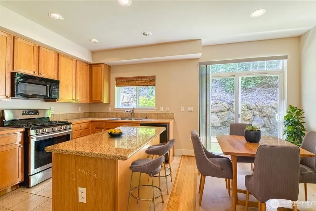 5583 Lakemont Boulevard SE Bellevue WA 98006