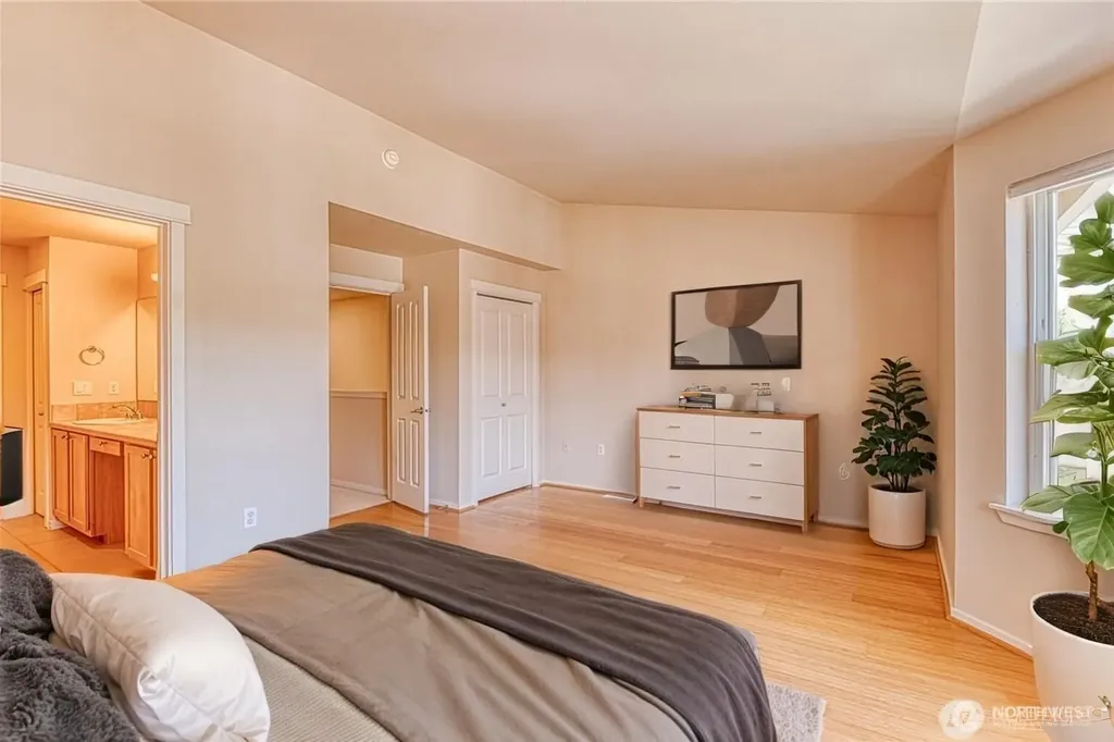 5583 Lakemont Boulevard SE Bellevue WA 98006