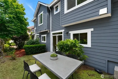 5583 Lakemont Boulevard SE Bellevue WA 98006