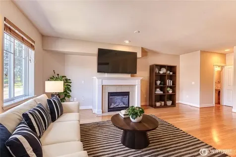 5583 Lakemont Boulevard SE Bellevue WA 98006