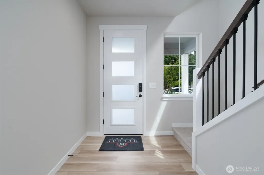 2452 SW Ridgeway Drive Oak Harbor WA 98277
