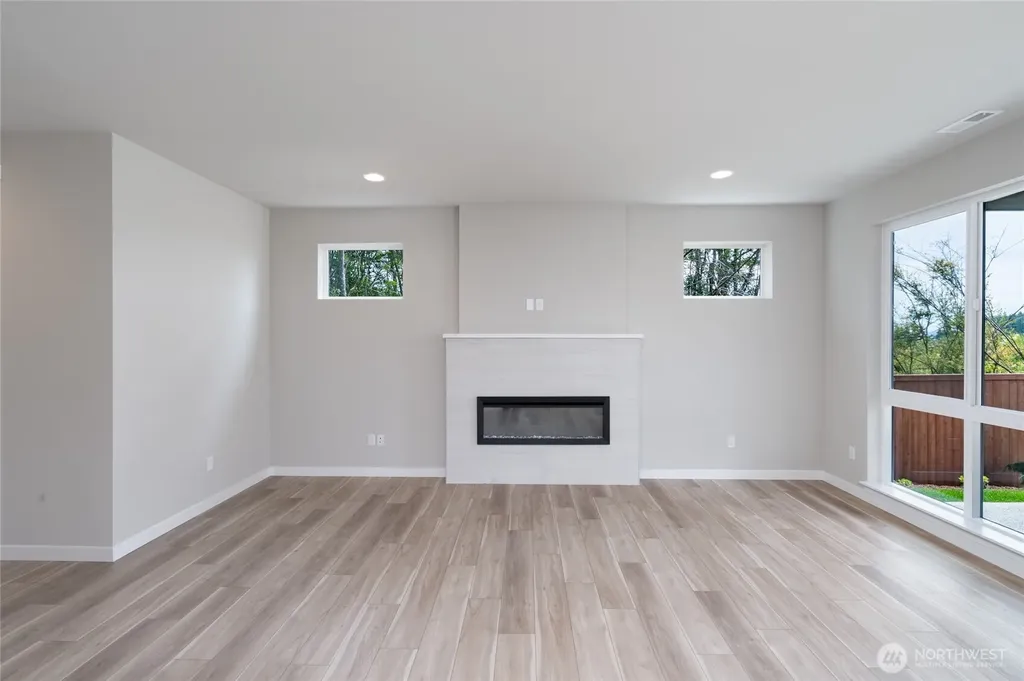 2452 SW Ridgeway Drive Oak Harbor WA 98277