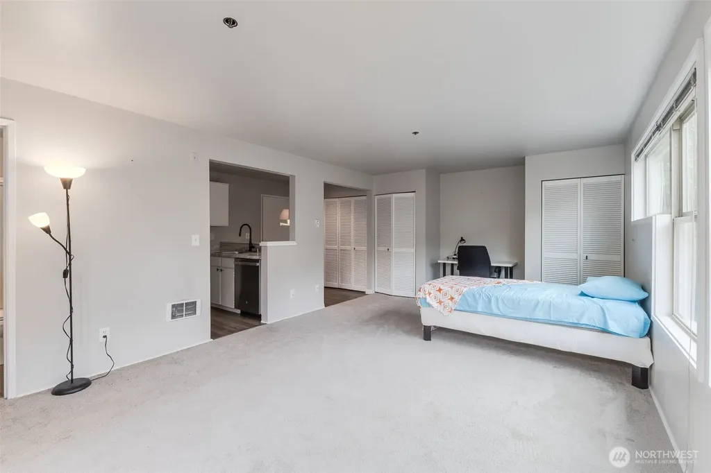 3429 Burke Avenue N Seattle WA 98103