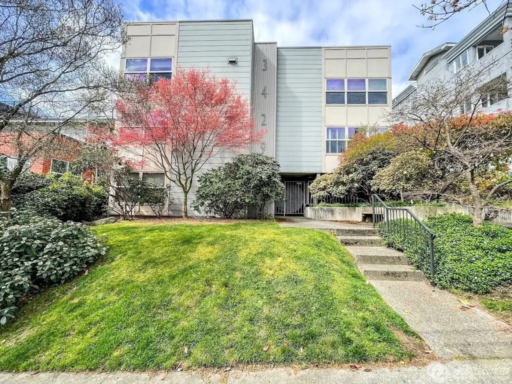 3429 Burke Avenue N Seattle WA 98103