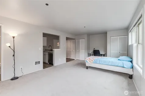 3429 Burke Avenue N Seattle WA 98103
