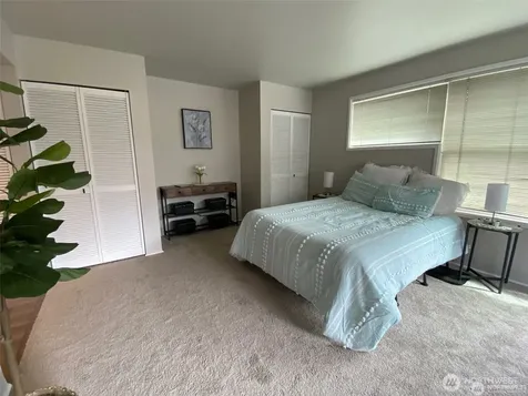 3429 Burke Avenue N Seattle WA 98103