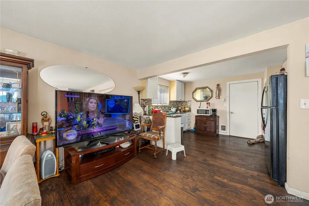 1561 S 35th Street Tacoma WA 98418
