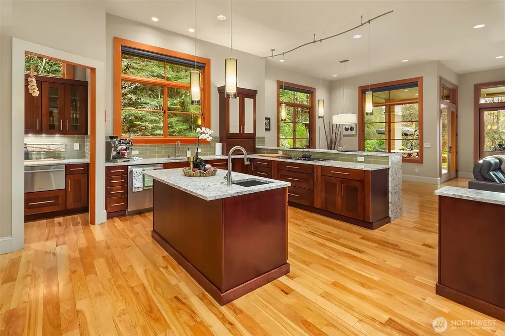 11303 S Dogwood Lane Woodway WA 98020