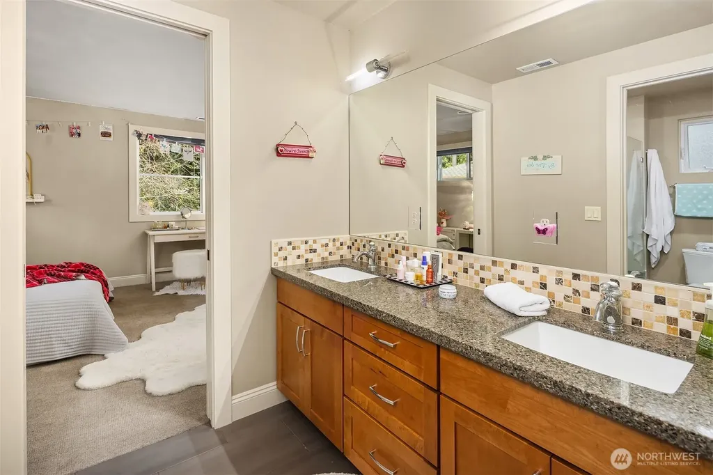 11303 S Dogwood Lane Woodway WA 98020
