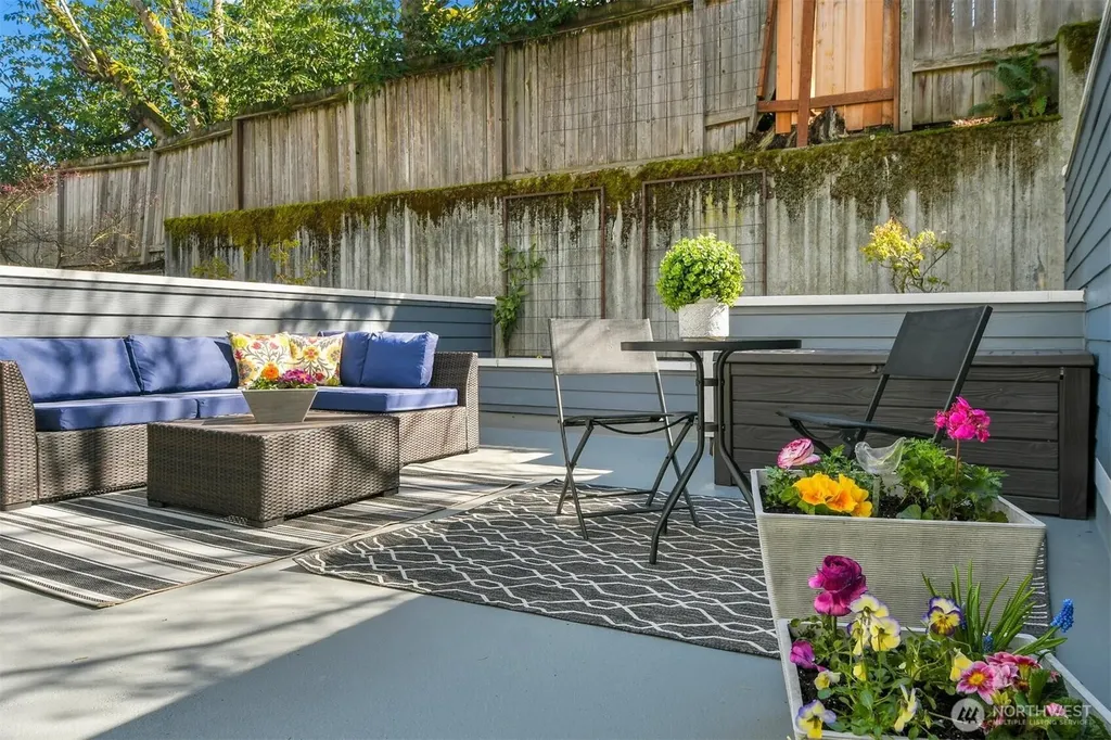 2350 10th Avenue E Seattle WA 98102