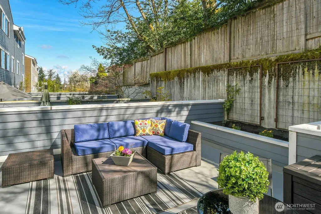 2350 10th Avenue E Seattle WA 98102