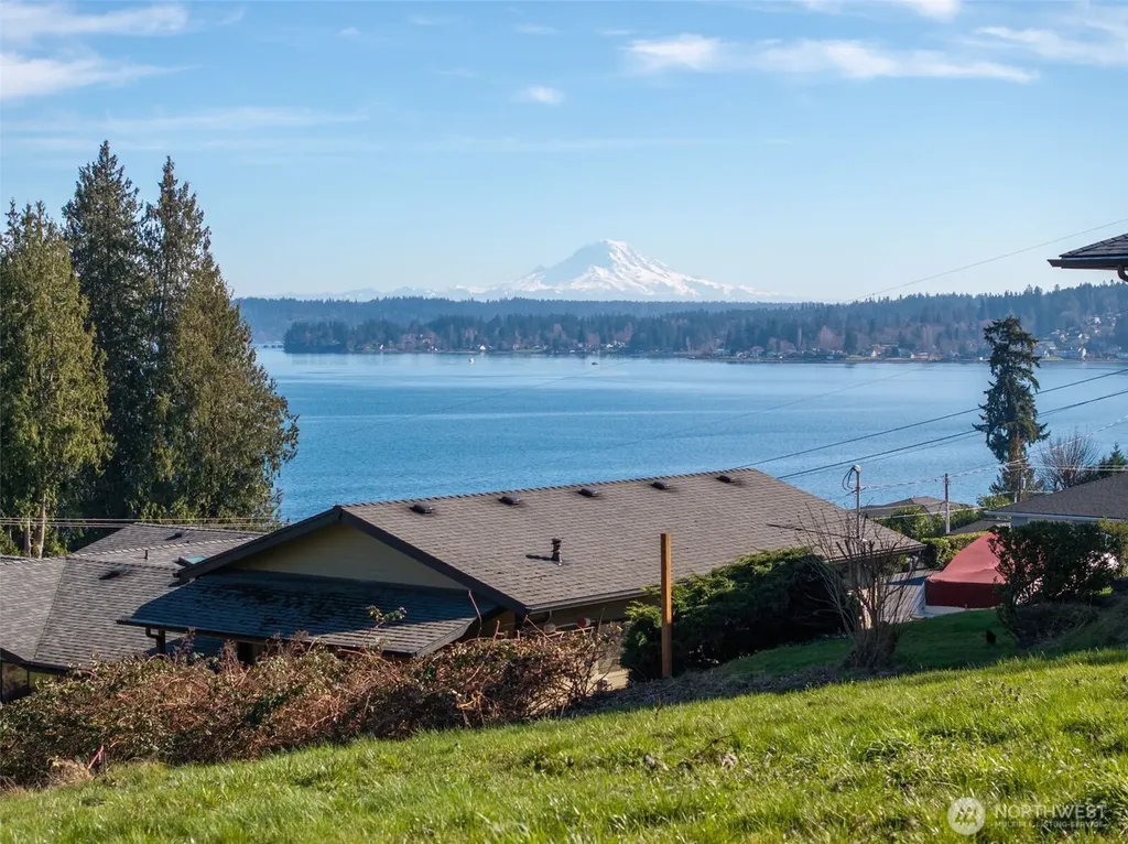8185 E Seaview Drive Port Orchard WA 98366