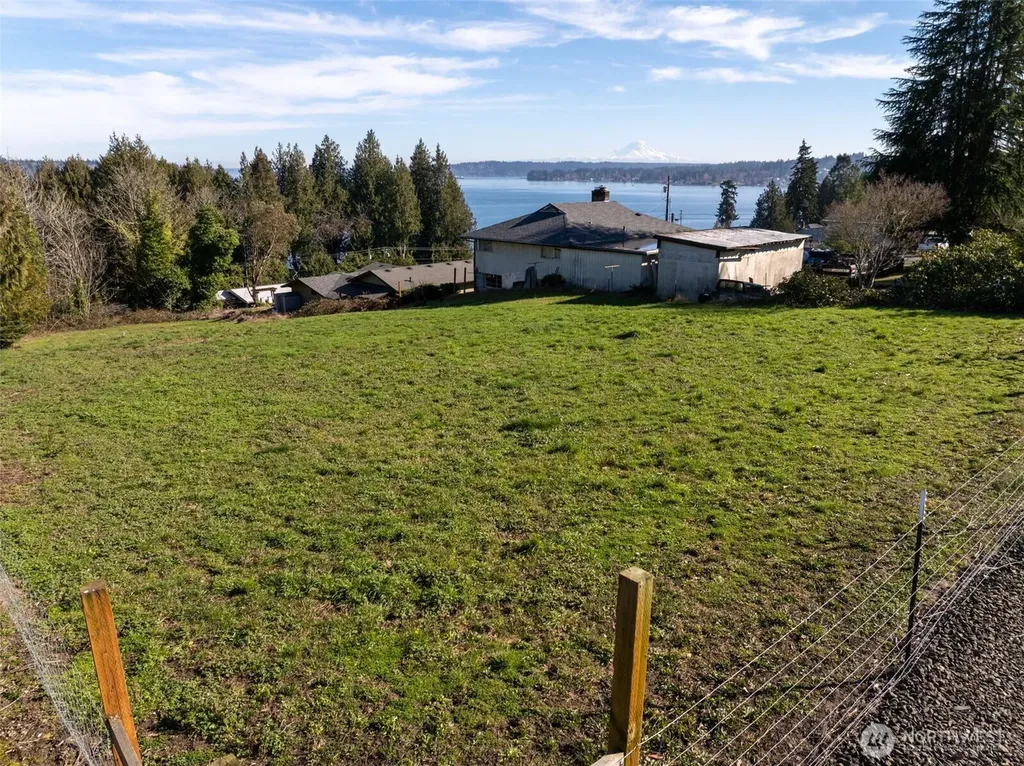 8185 E Seaview Drive Port Orchard WA 98366