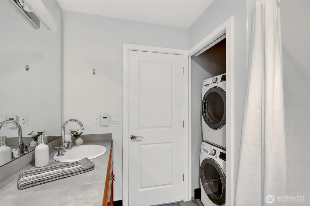 321 E Thomas Street Seattle WA 98102