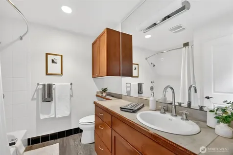 321 E Thomas Street Seattle WA 98102