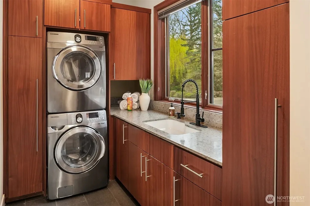 1018 E Lake Sammamish Parkway SE Sammamish WA 98075