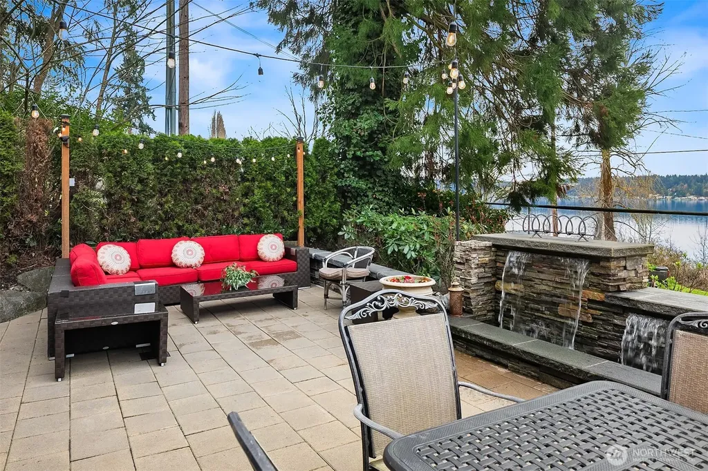 1018 E Lake Sammamish Parkway SE Sammamish WA 98075