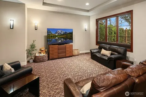 1018 E Lake Sammamish Parkway SE Sammamish WA 98075
