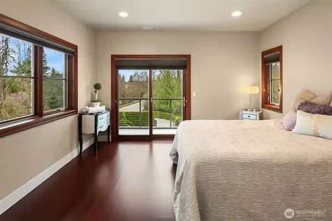 1018 E Lake Sammamish Parkway SE Sammamish WA 98075