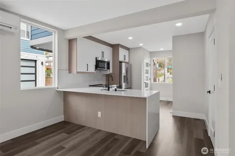 503 NE 42nd Street Seattle WA 98105