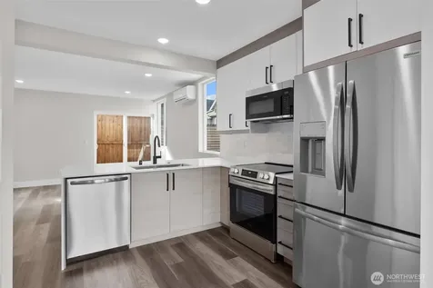 503 NE 42nd Street Seattle WA 98105