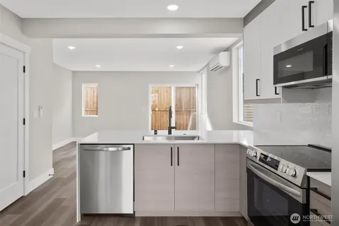 503 NE 42nd Street Seattle WA 98105