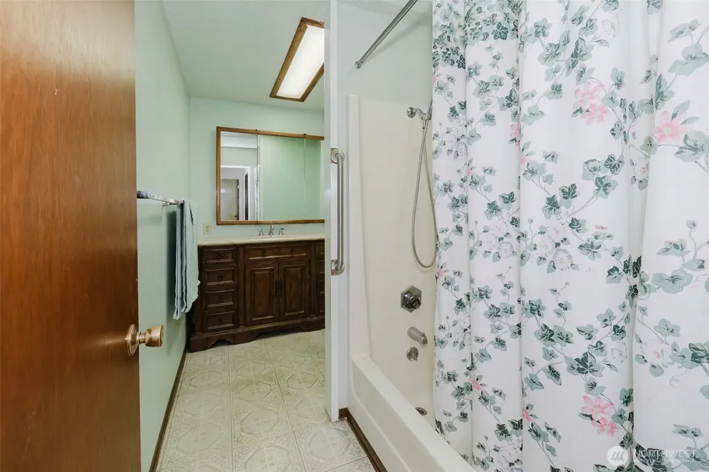 191 NE Mcwilliams Court Bremerton WA 98311