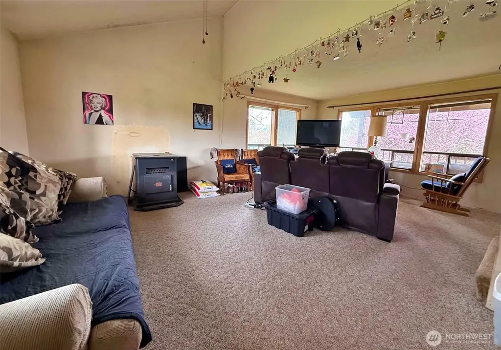 141 Filbert Road Silver Creek WA 98585