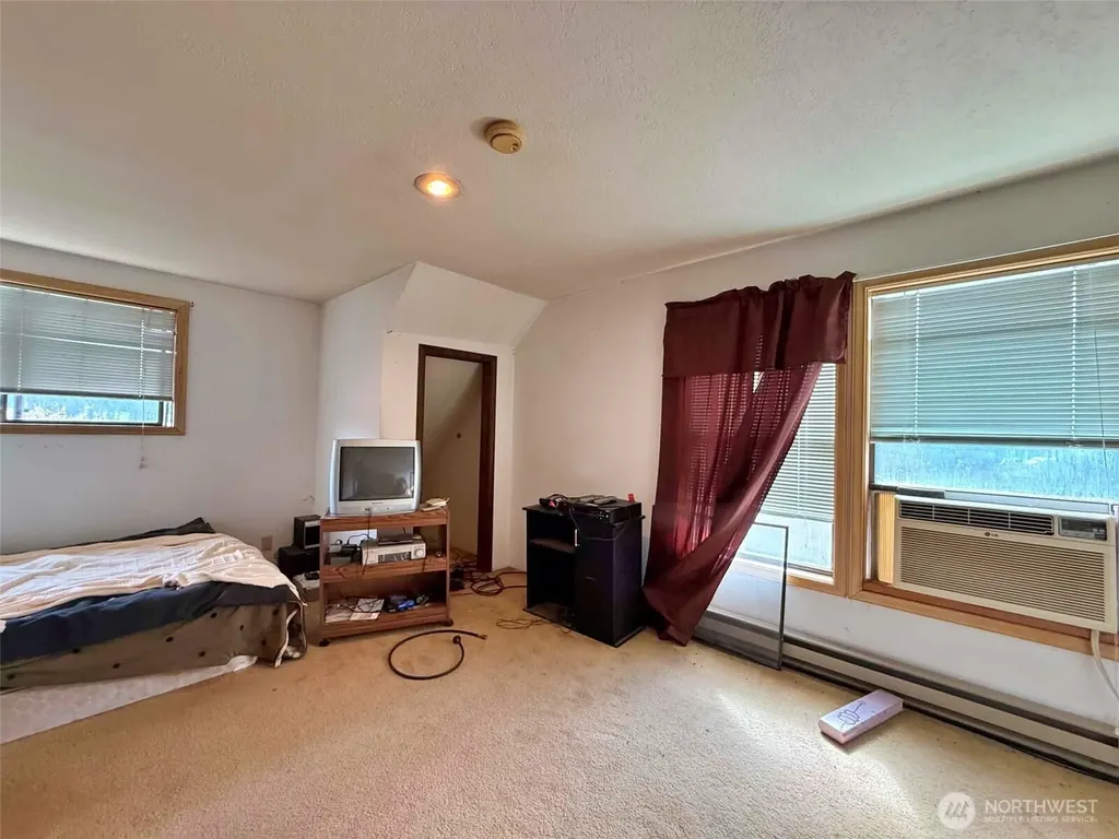 141 Filbert Road Silver Creek WA 98585