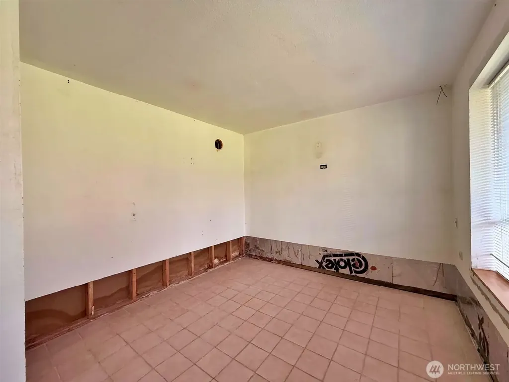 141 Filbert Road Silver Creek WA 98585