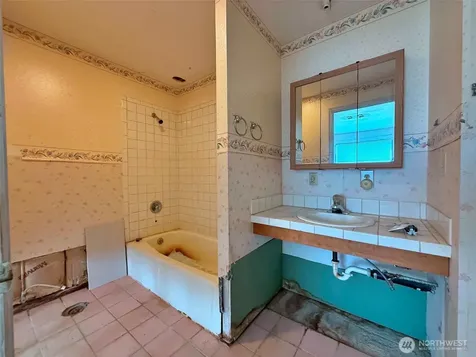 141 Filbert Road Silver Creek WA 98585