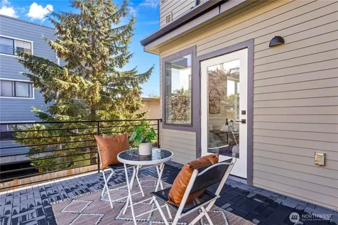 6538 Latona Avenue NE Seattle WA 98115