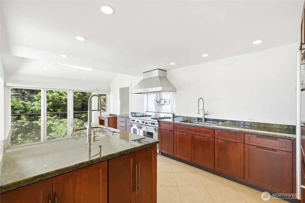 8449 W Mercer Way Mercer Island WA 98040