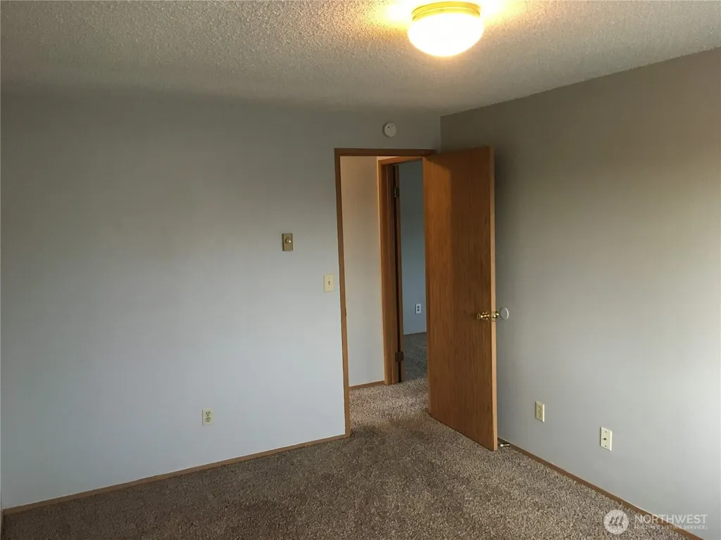 915 30th Street NE Auburn WA 98002