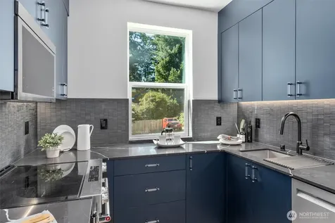 10752 Interlake Avenue N Seattle WA 98133