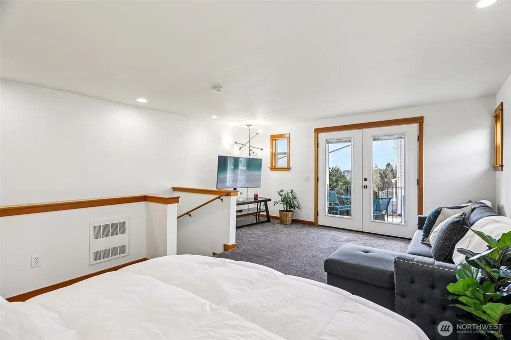1939 10th Avenue W Seattle WA 98119