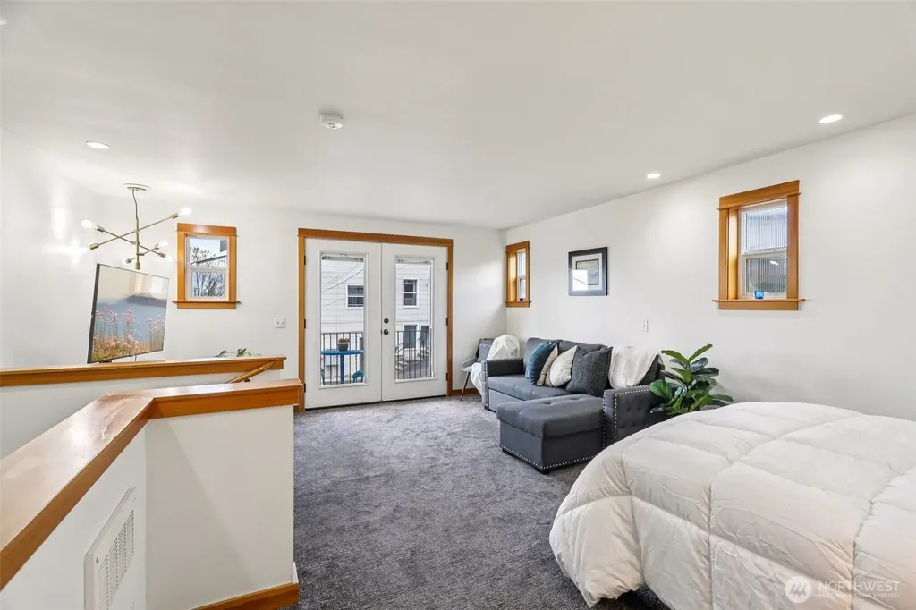1939 10th Avenue W Seattle WA 98119