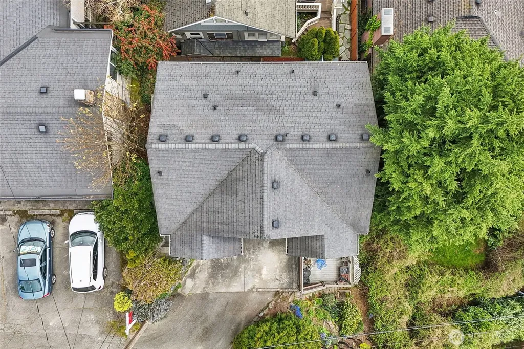 1939 10th Avenue W Seattle WA 98119