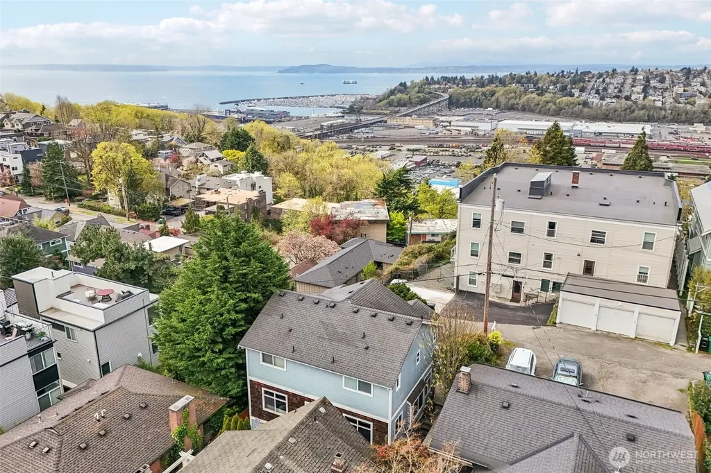 1939 10th Avenue W Seattle WA 98119