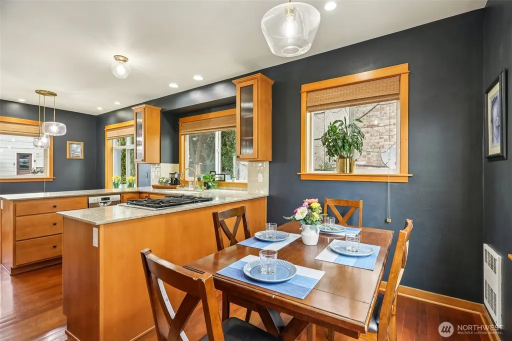 1939 10th Avenue W Seattle WA 98119
