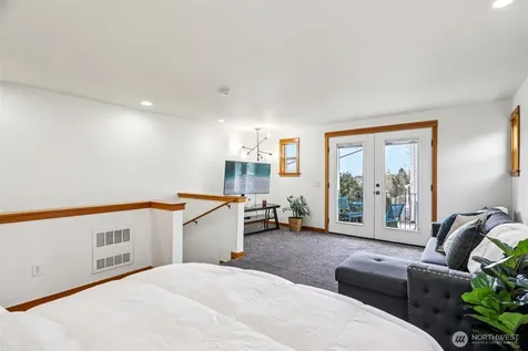 1939 10th Avenue W Seattle WA 98119
