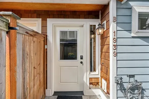 1939 10th Avenue W Seattle WA 98119