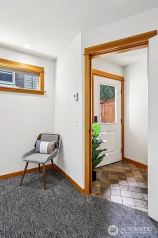 1939 10th Avenue W Seattle WA 98119