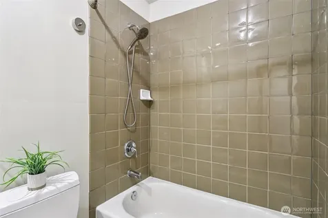 1939 10th Avenue W Seattle WA 98119