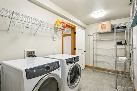 1939 10th Avenue W Seattle WA 98119