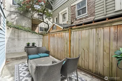 1939 10th Avenue W Seattle WA 98119