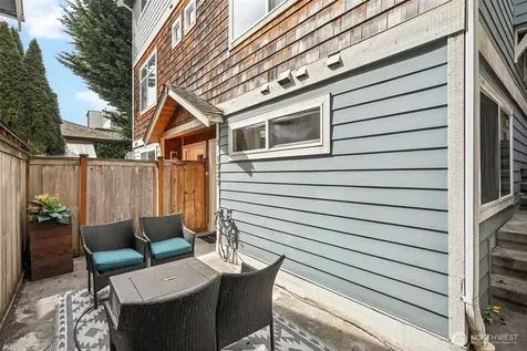 1939 10th Avenue W Seattle WA 98119