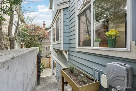 1939 10th Avenue W Seattle WA 98119