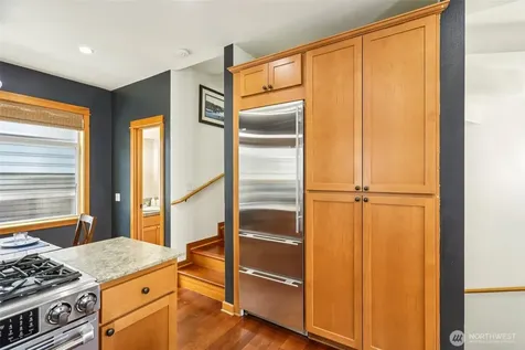 1939 10th Avenue W Seattle WA 98119